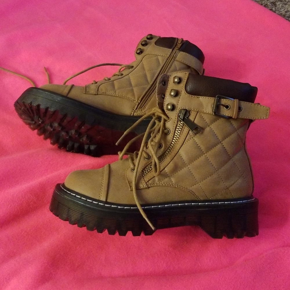 Boots - Picture 2 of 3